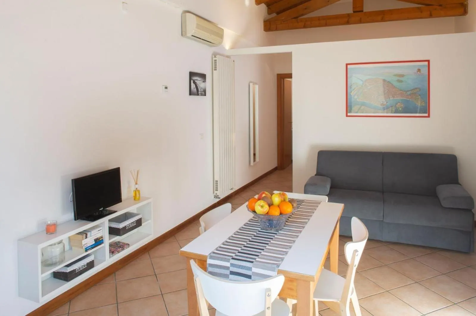 Apartment Yellow Loft Mira Italy