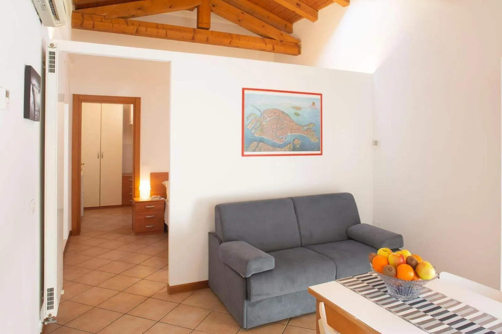 Yellow Loft Mira 0*,  Italy